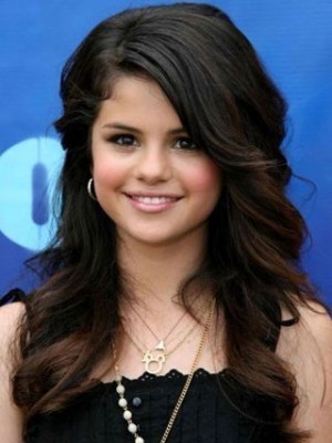 Selena Gomez Lange Wellig Wunderbare Handgebundene Perücke